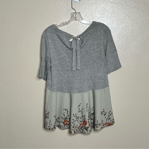 ANTHROPOLOGIE MOTH Gray Knit Baby Doll Floral Top Keyhole Back Size Small - Picture 7 of 7